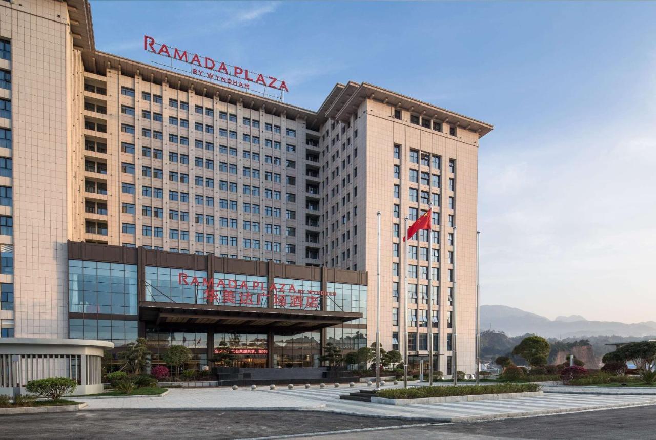 Отель Ramada Plaza By Wyndham Эньши Экстерьер фото
