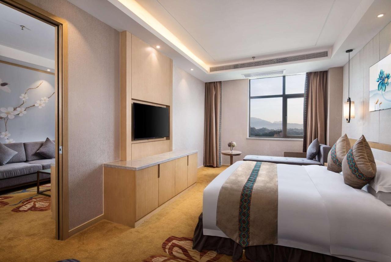 Отель Ramada Plaza By Wyndham Эньши Экстерьер фото