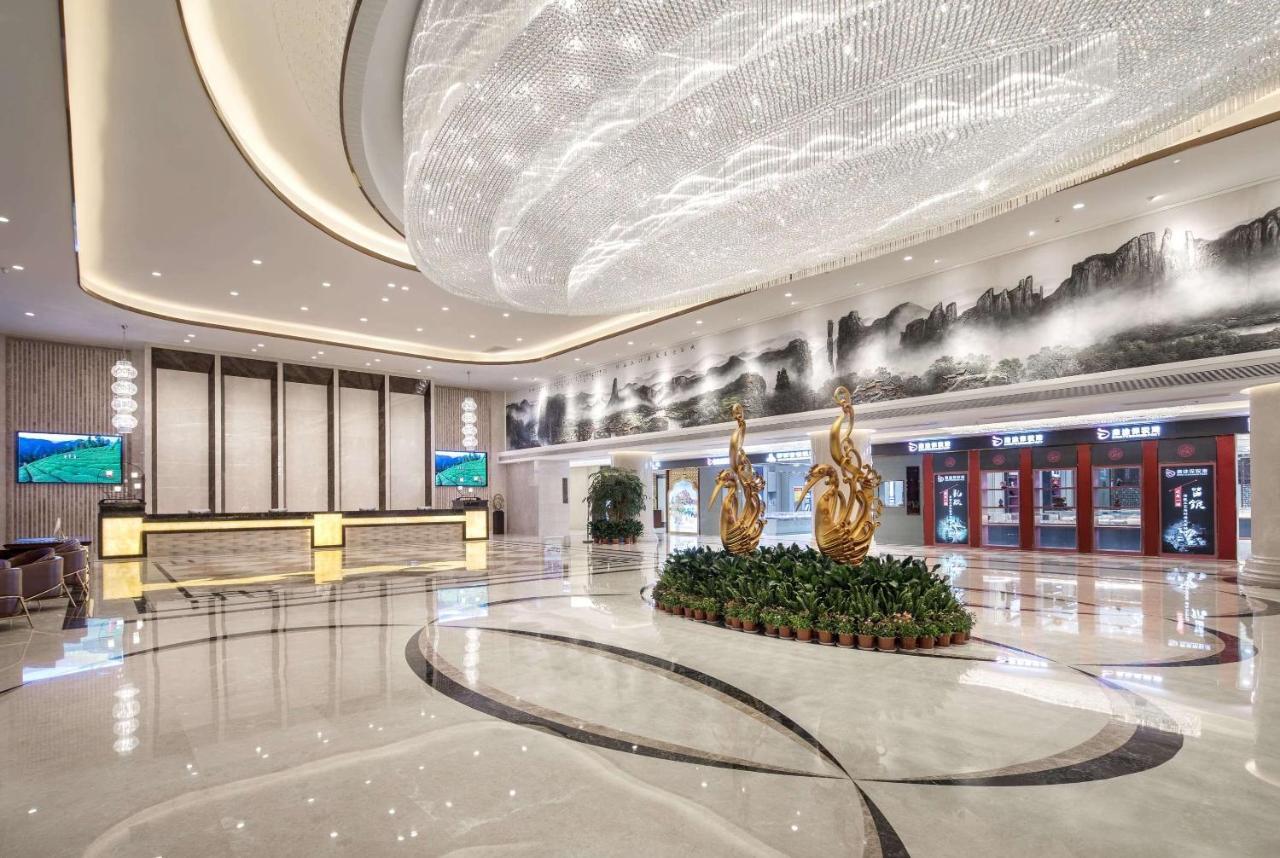 Отель Ramada Plaza By Wyndham Эньши Экстерьер фото